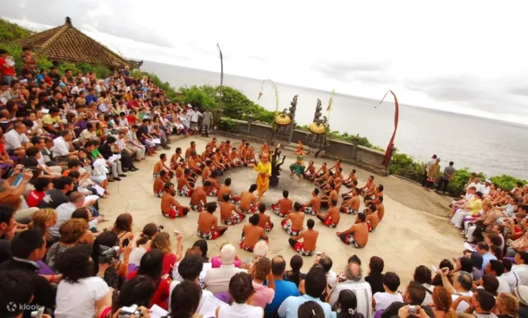 Plongez dans la magie de la danse Kecak à Uluwatu