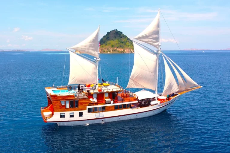 Réservez votre croisière de Lombok à Komodo : Requins-baleines, Dragons à bord du Lady Grace